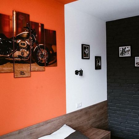 Clubhouse Hotel Ivano Frankivsk Bagian luar foto
