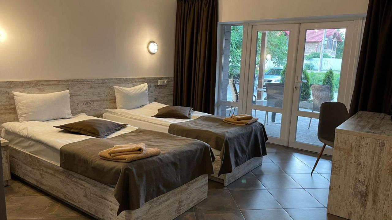 Clubhouse Hotel Ivano Frankivsk Bagian luar foto