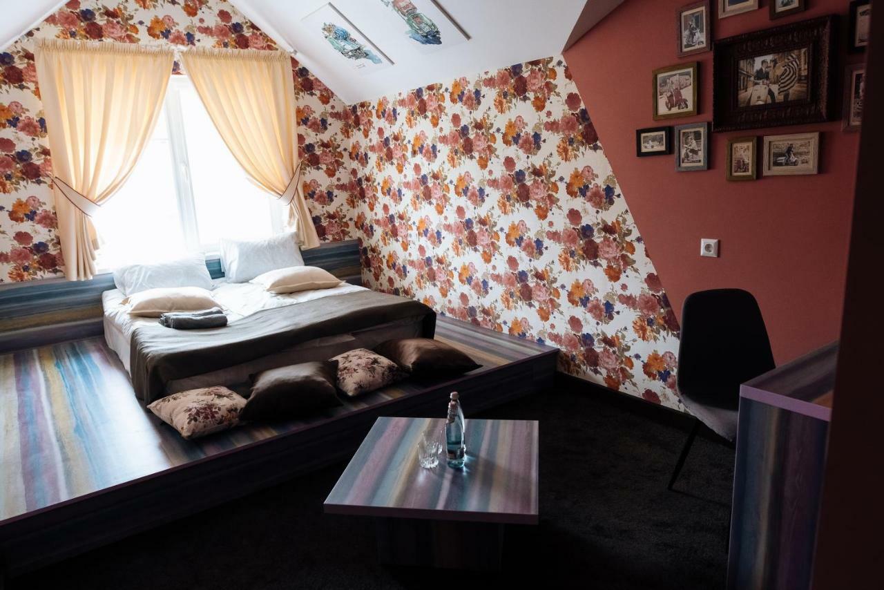 Clubhouse Hotel Ivano Frankivsk Bagian luar foto