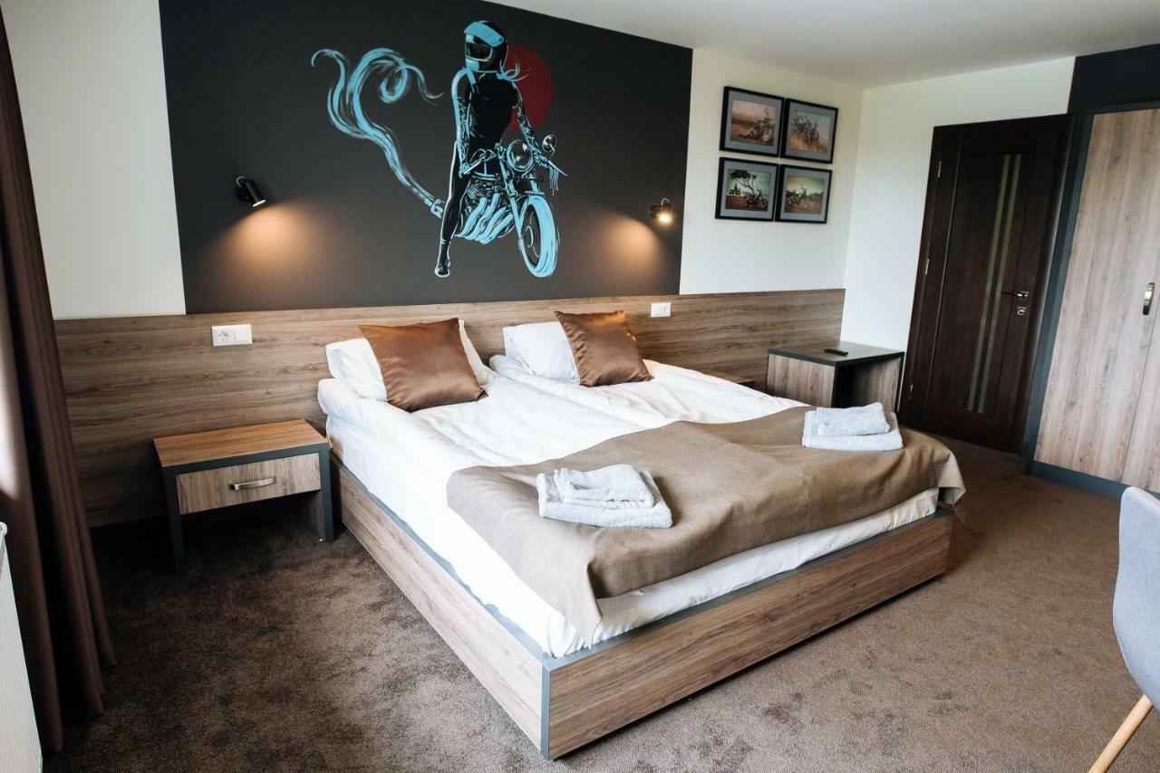 Clubhouse Hotel Ivano Frankivsk Bagian luar foto