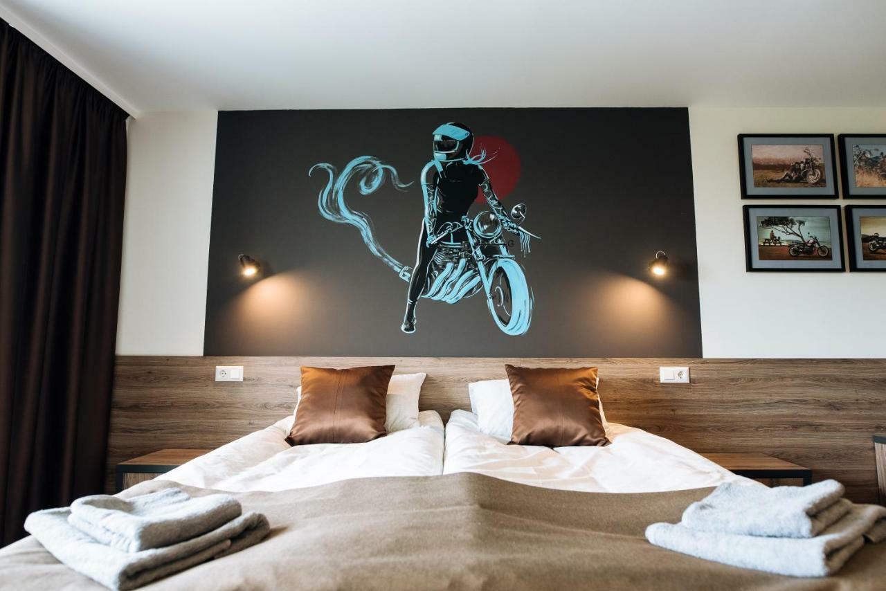 Clubhouse Hotel Ivano Frankivsk Bagian luar foto