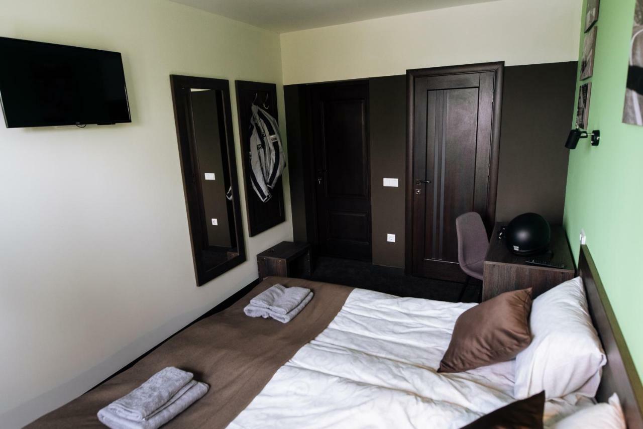 Clubhouse Hotel Ivano Frankivsk Bagian luar foto