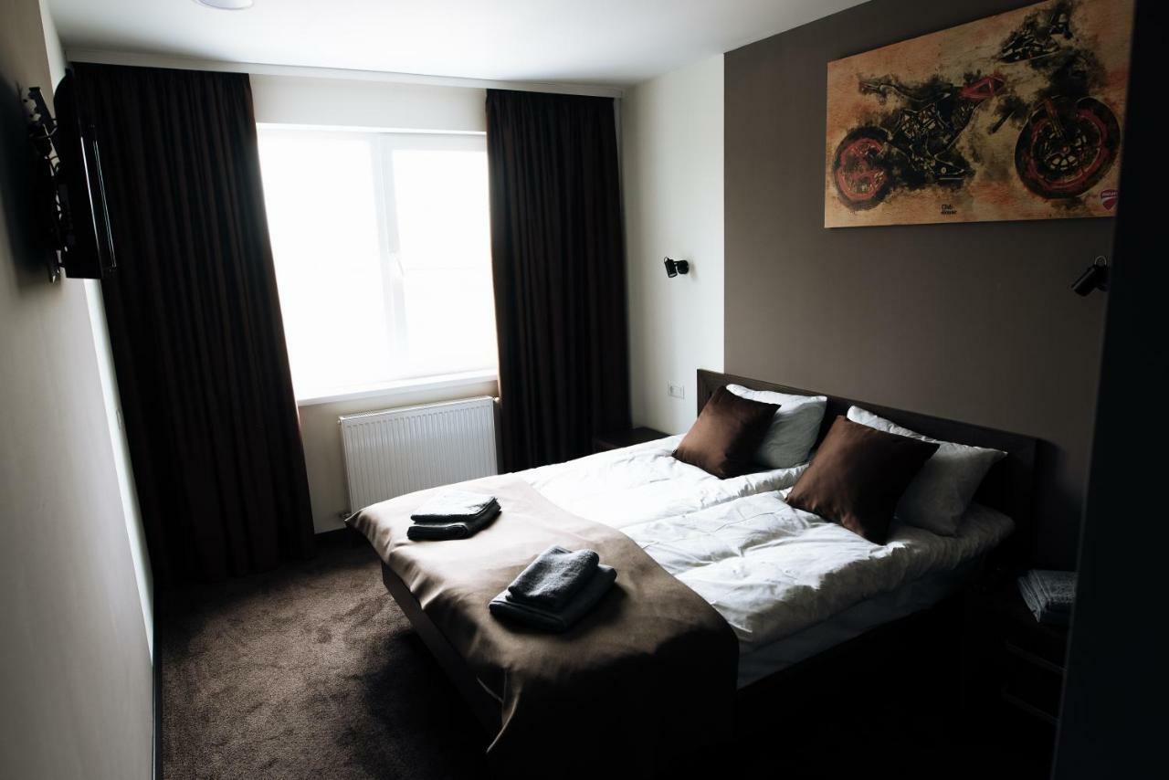 Clubhouse Hotel Ivano Frankivsk Bagian luar foto