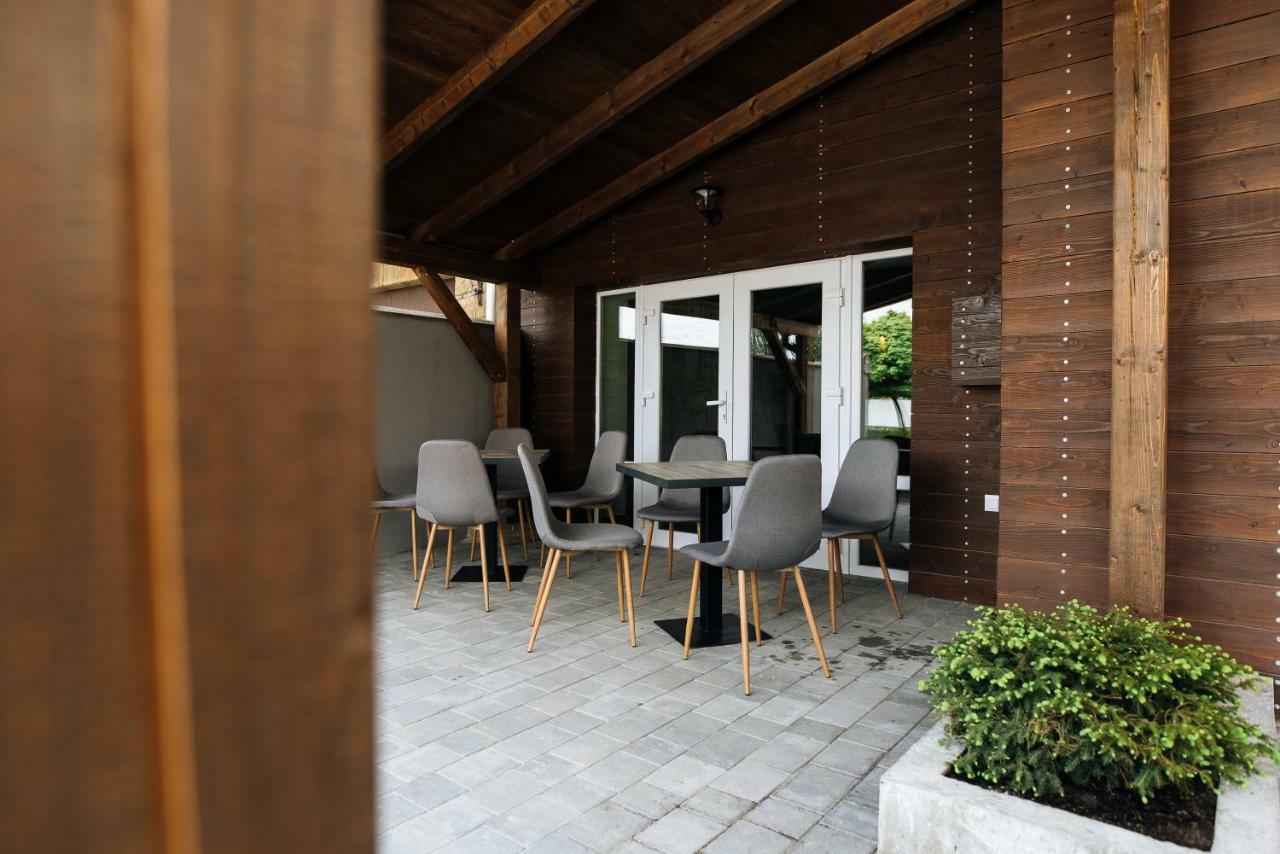 Clubhouse Hotel Ivano Frankivsk Bagian luar foto