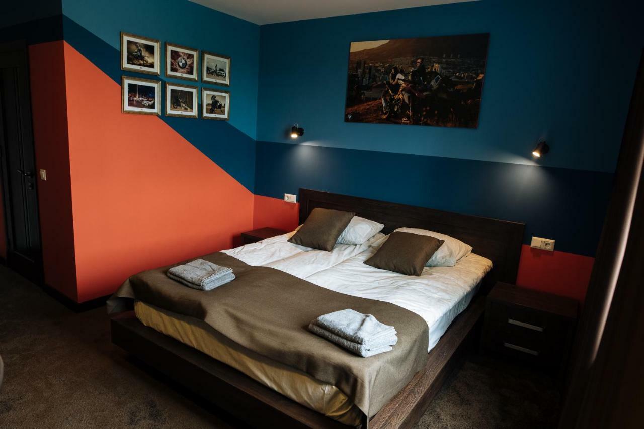 Clubhouse Hotel Ivano Frankivsk Bagian luar foto