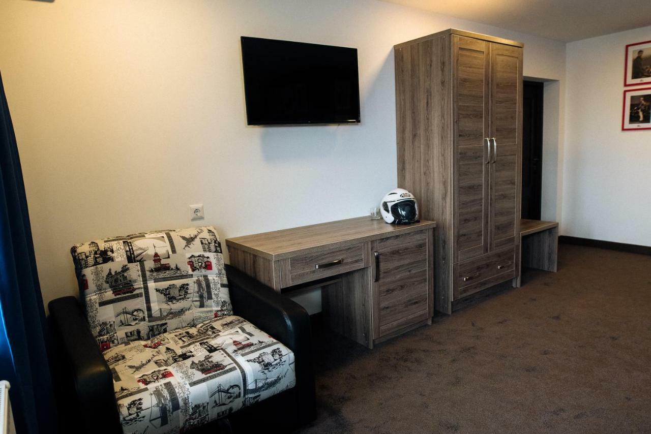 Clubhouse Hotel Ivano Frankivsk Bagian luar foto