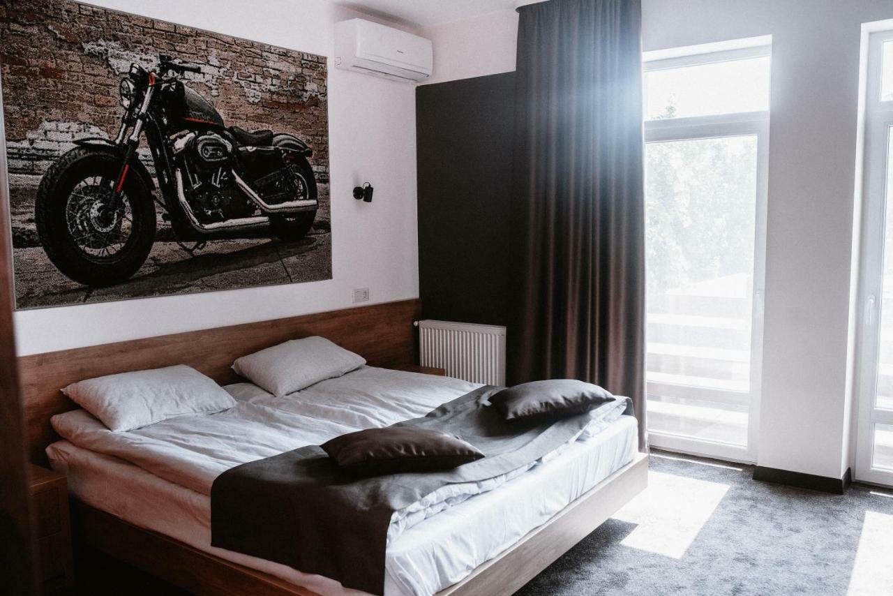 Clubhouse Hotel Ivano Frankivsk Bagian luar foto