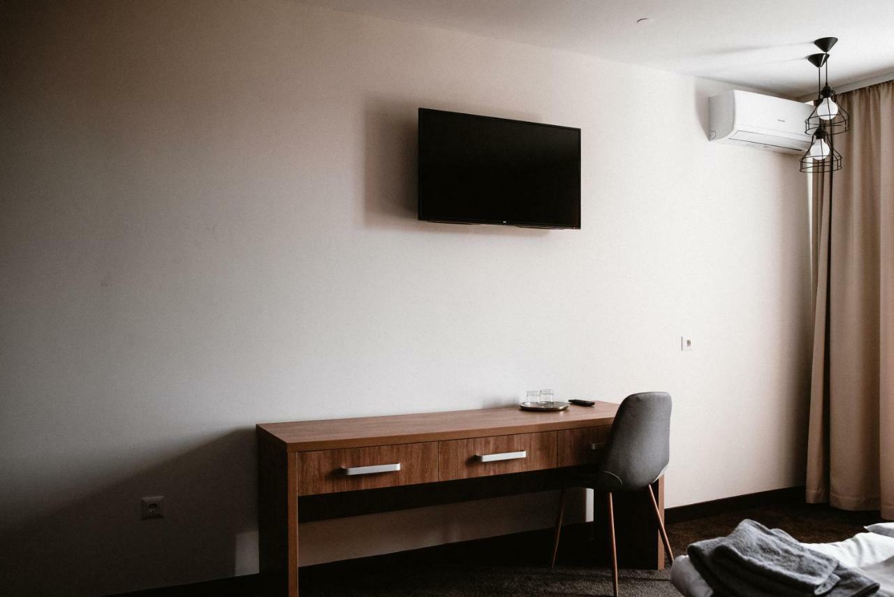 Clubhouse Hotel Ivano Frankivsk Bagian luar foto