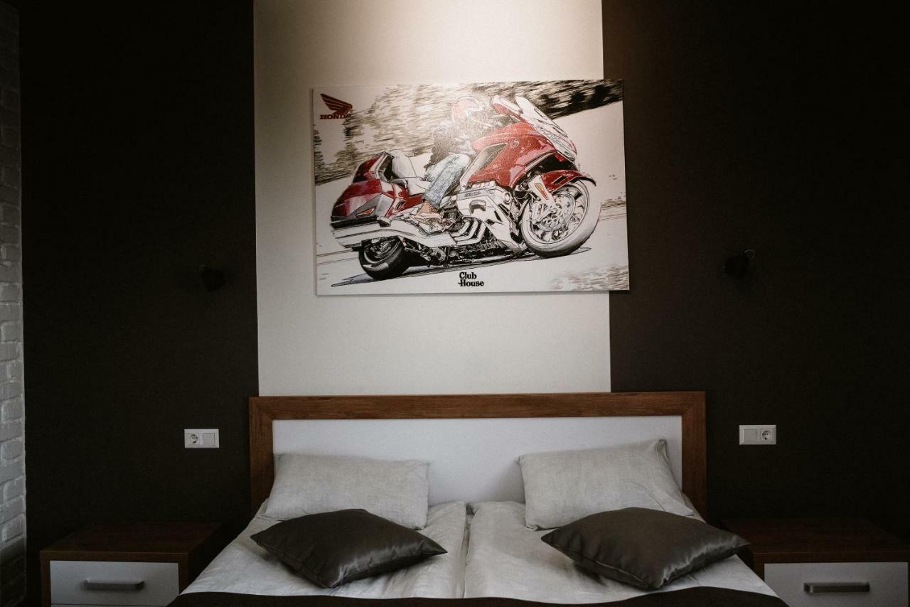 Clubhouse Hotel Ivano Frankivsk Bagian luar foto