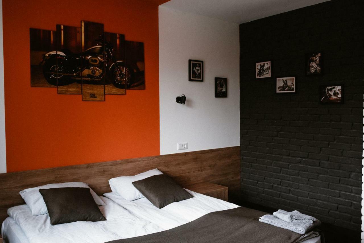 Clubhouse Hotel Ivano Frankivsk Bagian luar foto