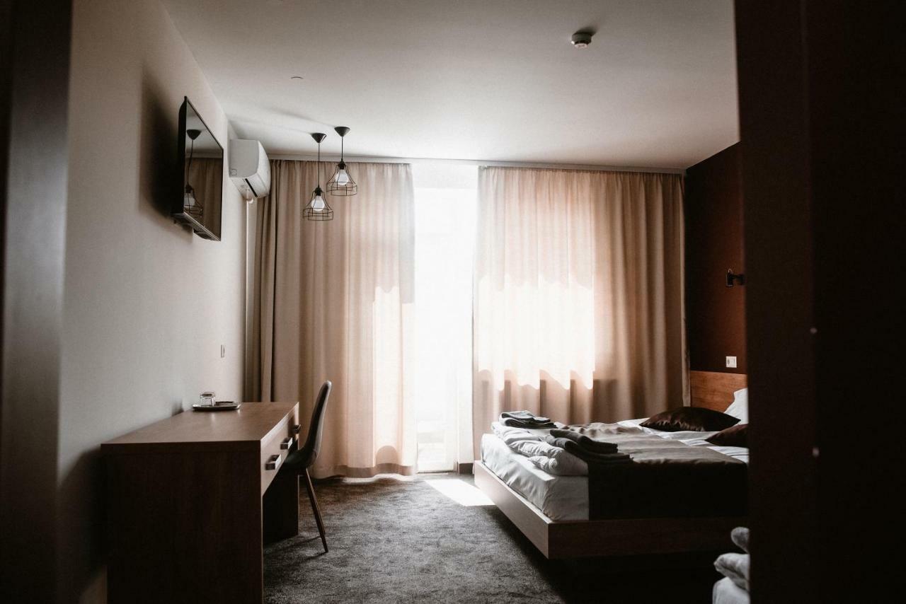 Clubhouse Hotel Ivano Frankivsk Bagian luar foto
